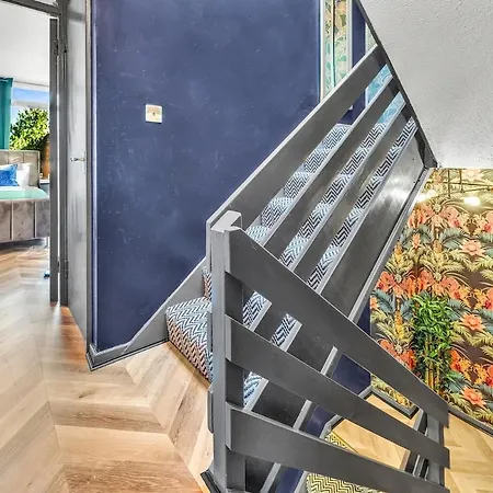 Large 4 Bedroom House - Sleeps 10 - Centre - Perfect For Work, Families, Groups, Business Travellers & Contractors - Free Parking - By 02 Academy, Bullring, Newstreet, Selfridges - Smart Tvs In Bedrooms Holiday home *