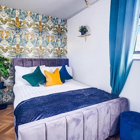 Large 4 Bedroom House - Sleeps 10 - Centre - Perfect For Work, Families, Groups, Business Travellers & Contractors - Free Parking - By 02 Academy, Bullring, Newstreet, Selfridges - Smart Tvs In Bedrooms
