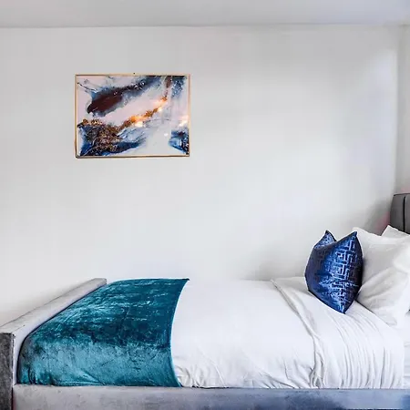 Large 4 Bedroom House - Sleeps 10 - Centre - Perfect For Work, Families, Groups, Business Travellers & Contractors - Free Parking - By 02 Academy, Bullring, Newstreet, Selfridges - Smart Tvs In Bedrooms *