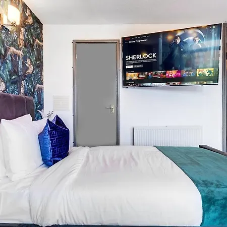 Large 4 Bedroom House - Sleeps 10 - Centre - Perfect For Work, Families, Groups, Business Travellers & Contractors - Free Parking - By 02 Academy, Bullring, Newstreet, Selfridges - Smart Tvs In Bedrooms *